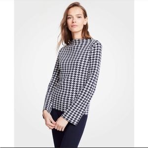 Women’s Ann Taylor Houndstooth Mock Neck
Sweater petite XL New without tags